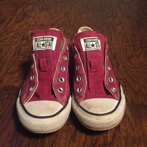 MAROON/RED CONVERSE LOW TOPS ⚠️NO LACES⚠️